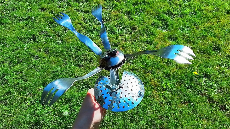 Leaping Frog with Lilypad on Short Rod (tongue out catching a fly)