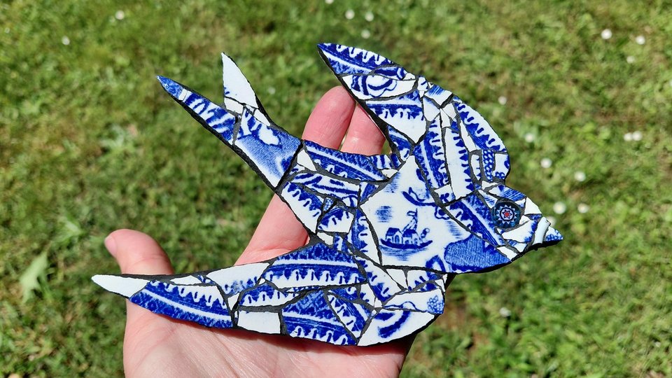 Mini (baby) Blue & White Swallow (right facing) (SOLD)