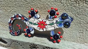 Medium Floral Wall Gecko (blue & red)