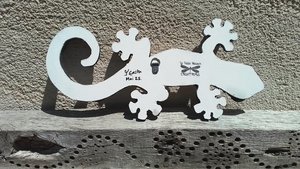 Medium Floral Wall Gecko (blue & red)
