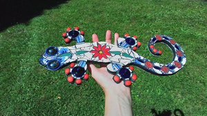 Medium Floral Wall Gecko (blue & red)
