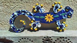 Medium Floral Wall Gecko (blue & yellow)