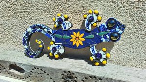 Medium Floral Wall Gecko (blue & yellow)