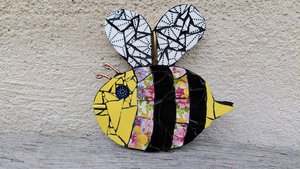 Pink & Yellow Daisies Bee (yellow face)