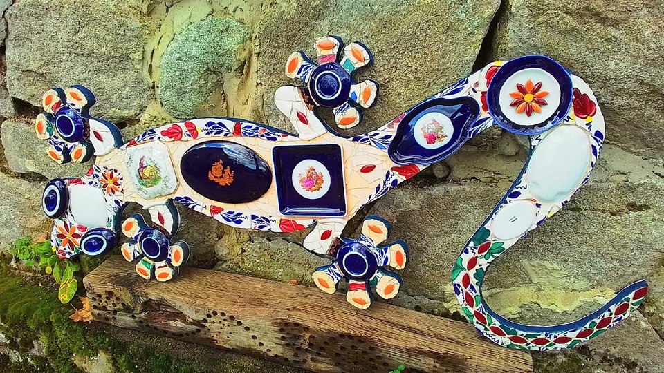 Large Romantic Wall Gecko (SOLD)