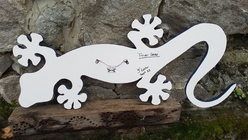 Large Yellow Floral Wall Gecko