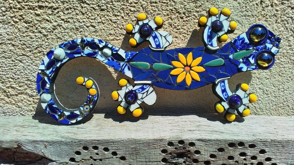 Medium Floral Wall Gecko (blue & yellow)