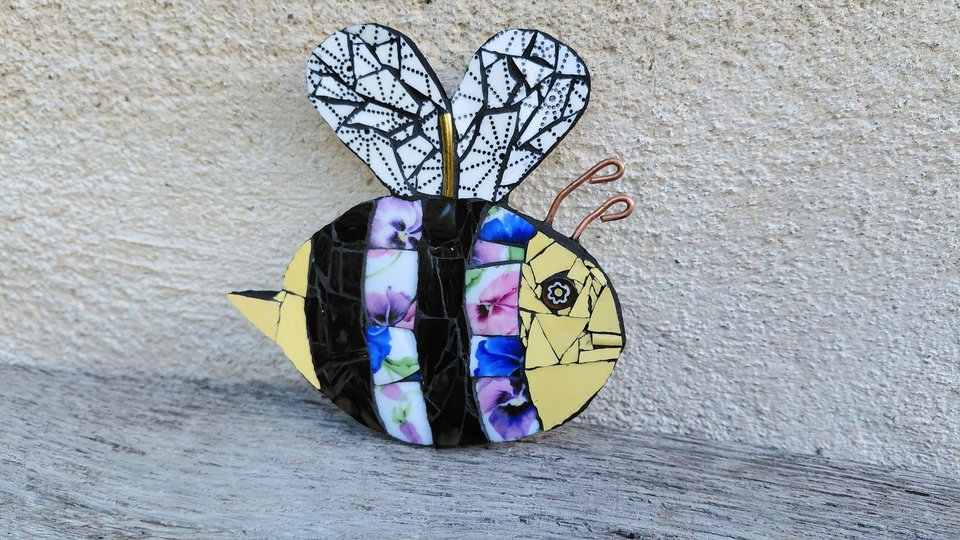 Pink & Purple Pansy Bee (yellow face)