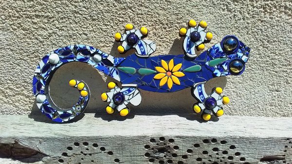 Medium Floral Wall Gecko (blue & yellow)
