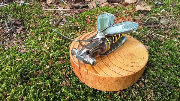 Bee on Wood (OUT OF STOCK)